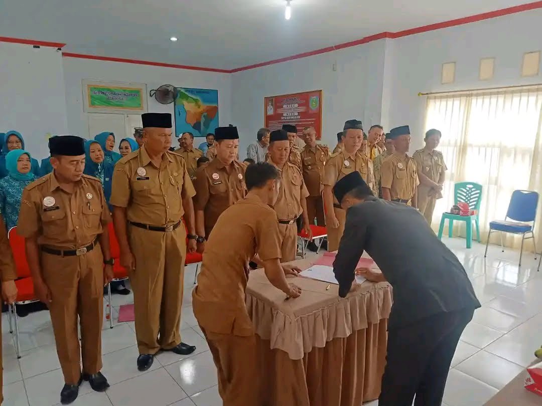 Jalankan Pemerintahan di Desa, Bupati Indramayu Tugaskan 136 PNS Sebagai Penjabat Kuwu1