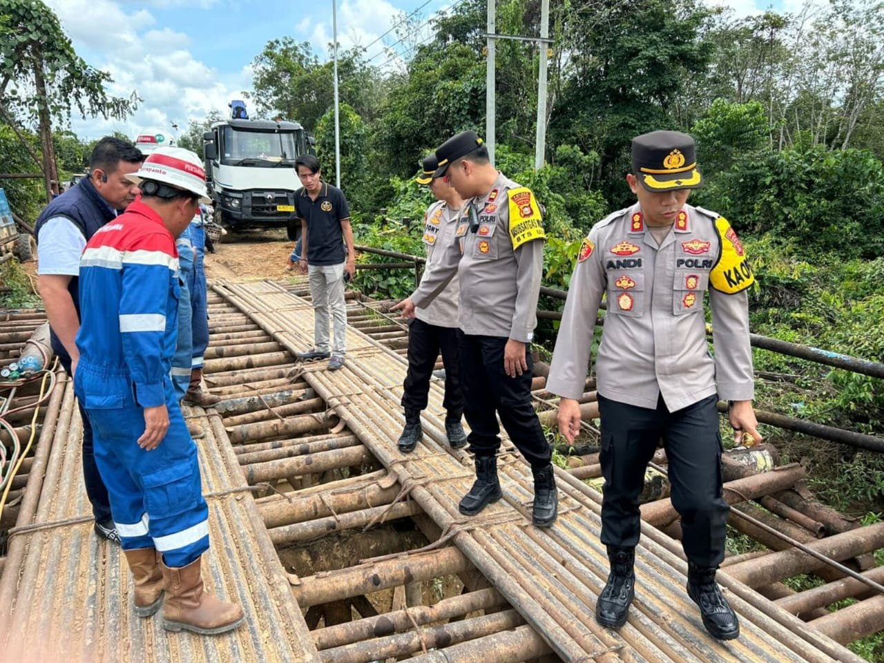 Kapolres Musi Rawas Sidak Jembatan Penghubung Kabupaten Musi Rawas Menuju Kabupaten Pali1