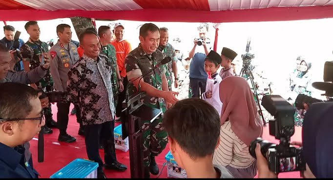 Kasad Gelar Panen Raya & Tanam Padi Tahap II di Lahan Pertanian PT SHS Sukamandi1