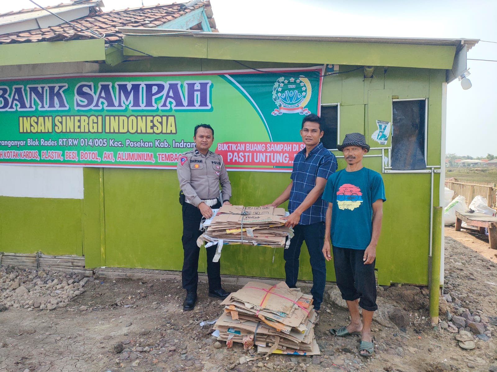 Keren!!! Anggota Polres Indramayu Sebagai Pembina Bank Sampah Insan Sinergi Indonesia1