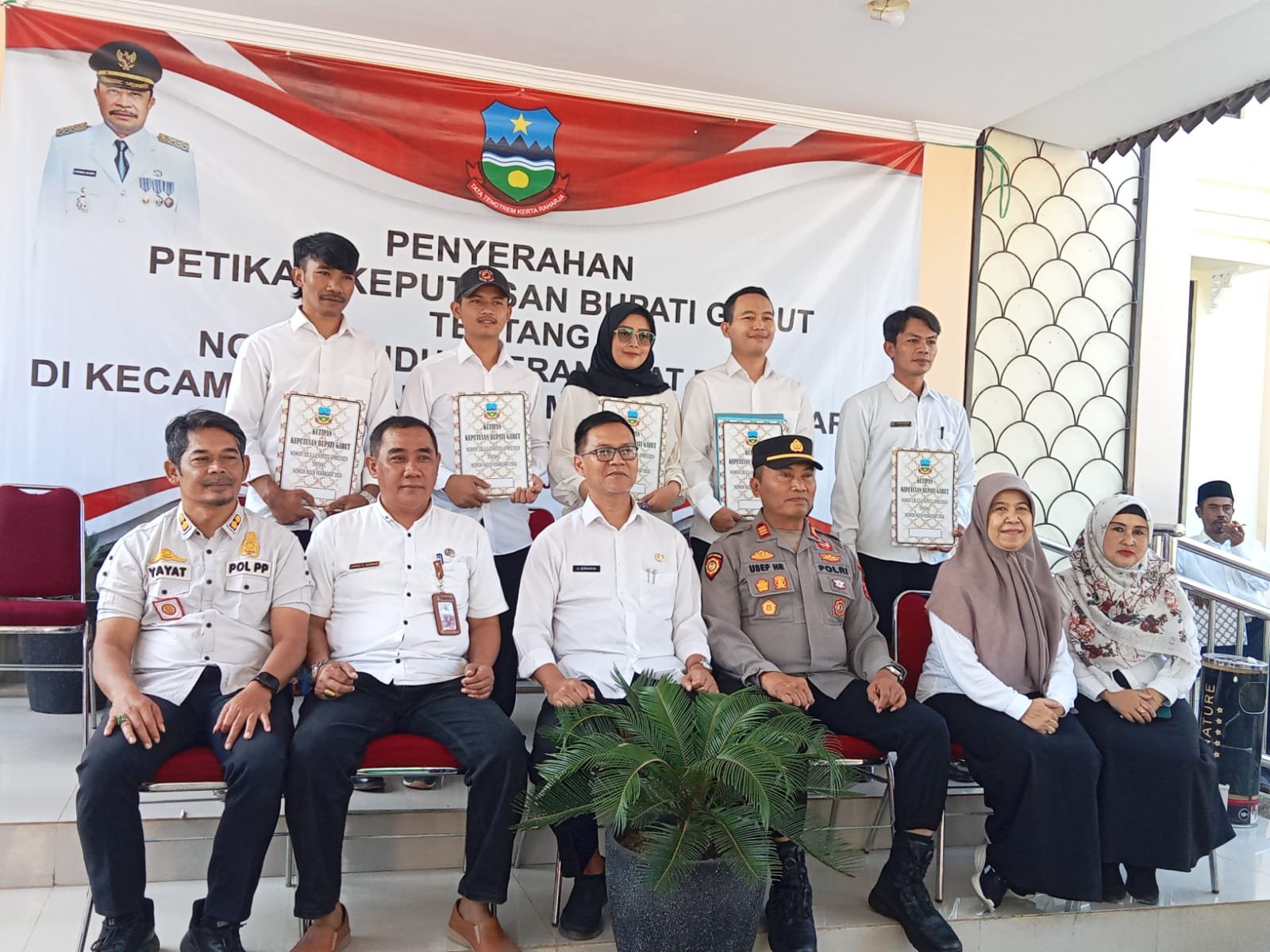 Camat Banyuresmi Pimpin Apel Gabungan Penyerahan Sertifikat NIPD Kepada Perangkat Desa se-Kecamatan Banyuresmi1